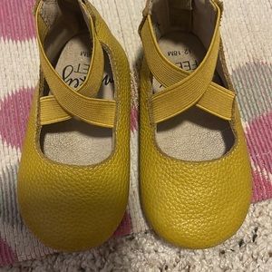 GUC- zips in the back